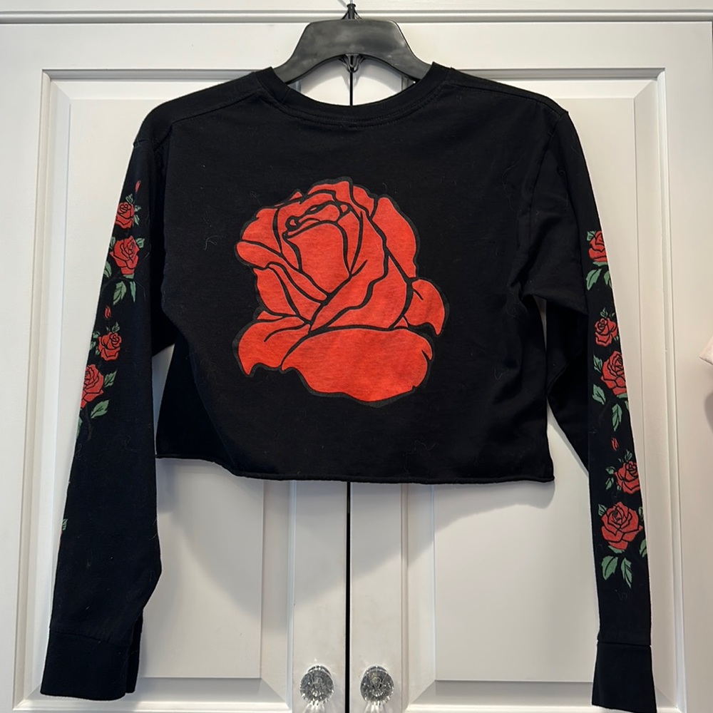 Ripple 1992 black with red roses crop top size small